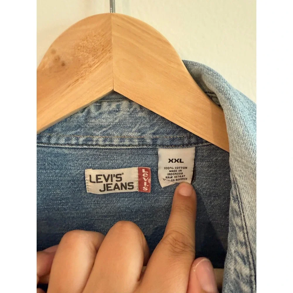 Vintage Levis Jeans Denim Button Down Shirt Mens XXL Light Wash Long Sleeve